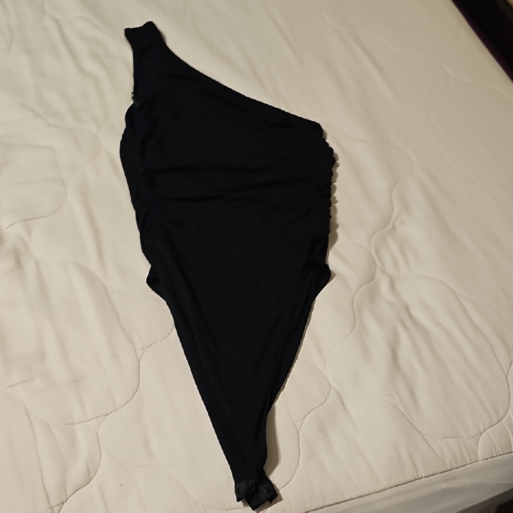 Elegant Black One-Shoulder Bodysuit